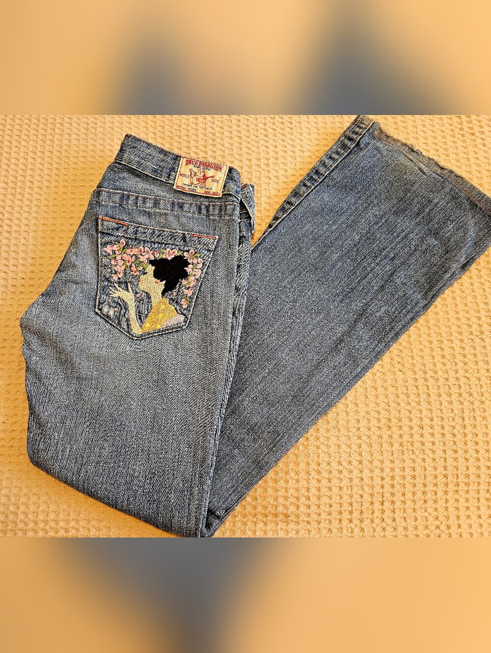 True Religion Geisha Embroidered Y2K Jeans – Rare Vintage | Size 27 - Picture 3 of 9
